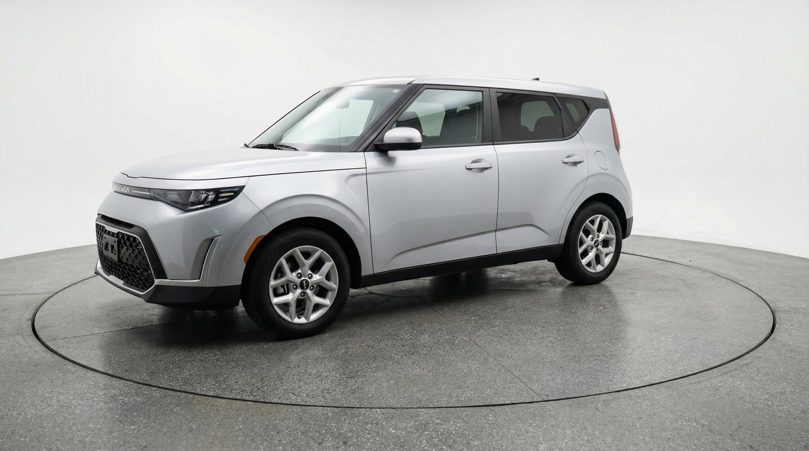 Used 2025 Kia Soul LX w/ LX Technology Package FWD image 3