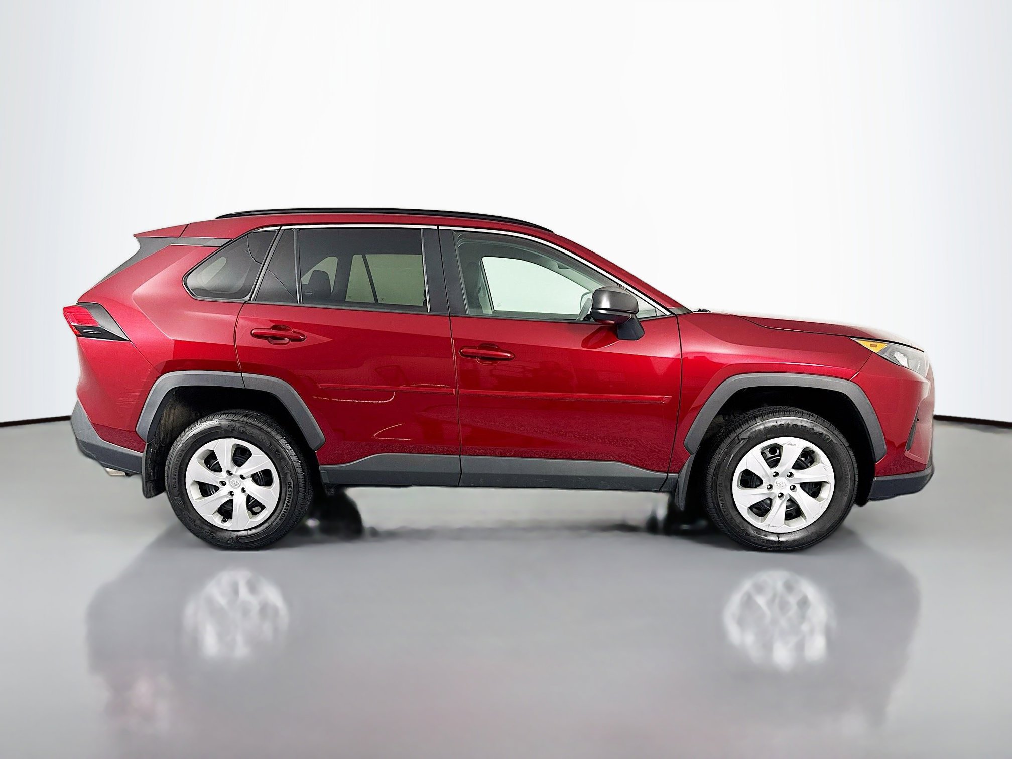 Used 2021 Toyota RAV4 LE image 4