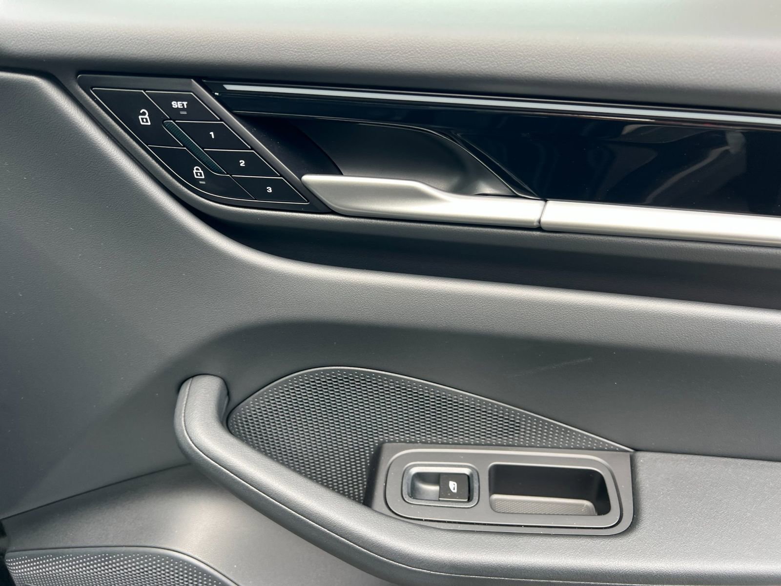 Certified 2025 Porsche Macan Electric RWD image 20