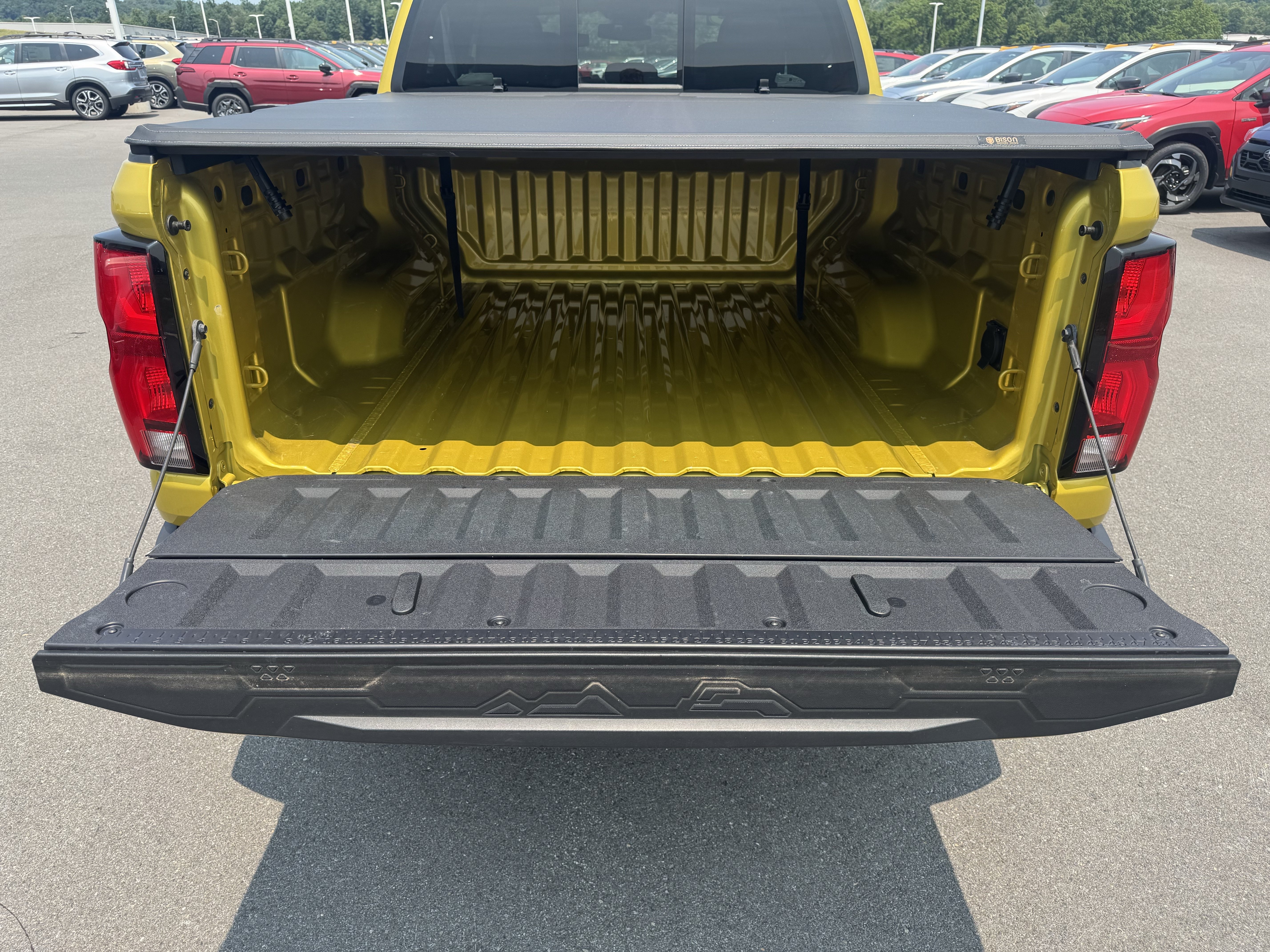 Used 2023 Chevrolet Colorado Z71 w/ Z71 Convenience Package 2 AWD/4WD image 5