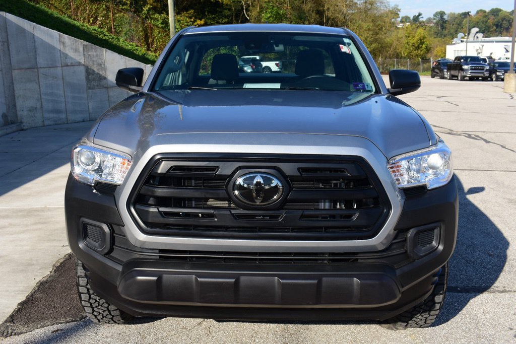 Used 2018 Toyota Tacoma SR AWD/4WD image 2