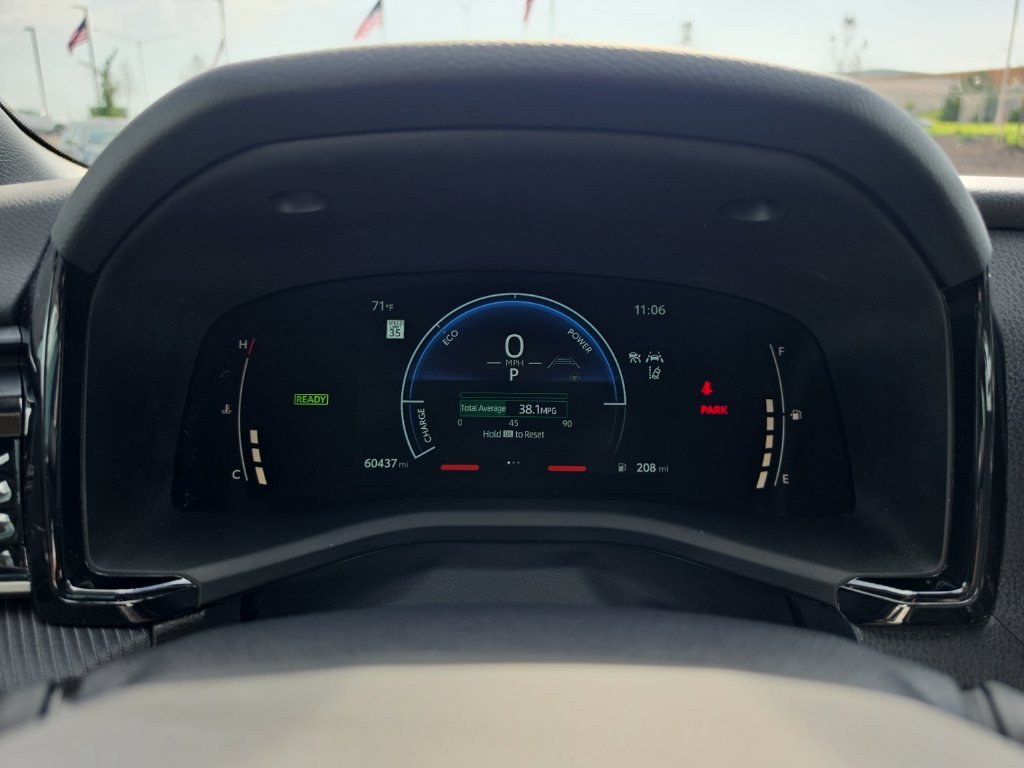 Used 2025 Toyota Camry SE FWD image 13