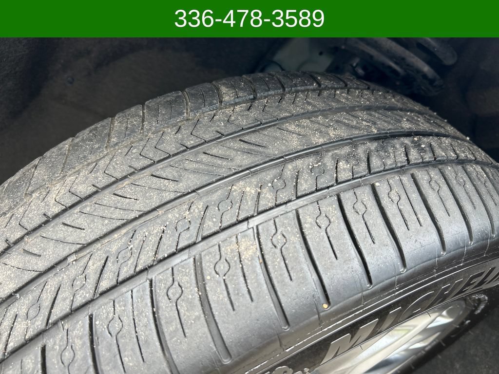 Used 2022 Buick Enclave Avenir w/ Avenir Technology Package AWD/4WD image 28