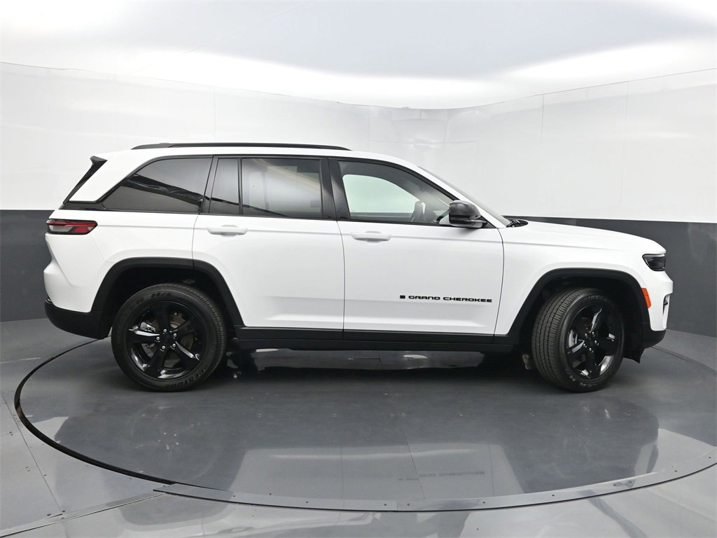 Used 2023 Jeep Grand Cherokee Altitude image 45
