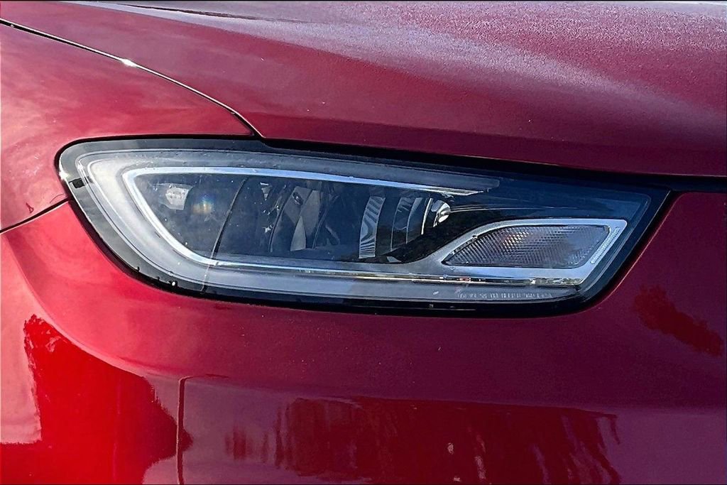 Used 2024 Chrysler Pacifica Touring-L image 32