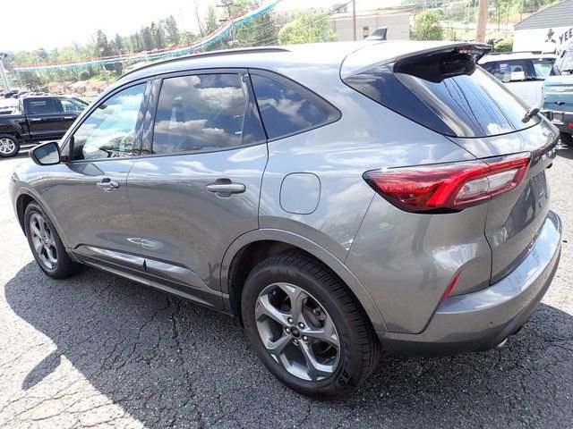 Used 2023 Ford Escape ST-Line w/ Tech Pack #1 AWD/4WD image 4