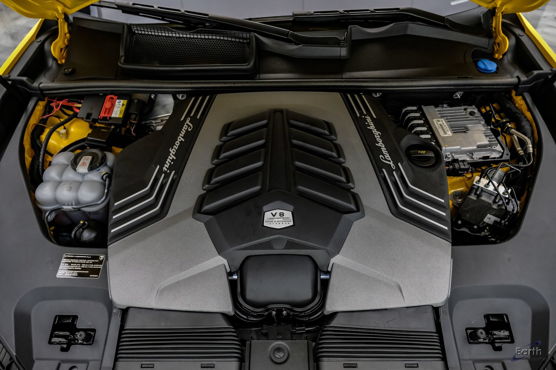 Used 2021 Lamborghini Urus AWD/4WD image 3