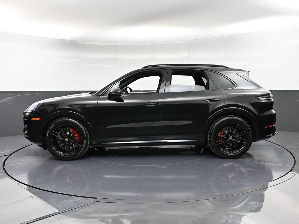 New 2026 Porsche Cayenne GTS image 2