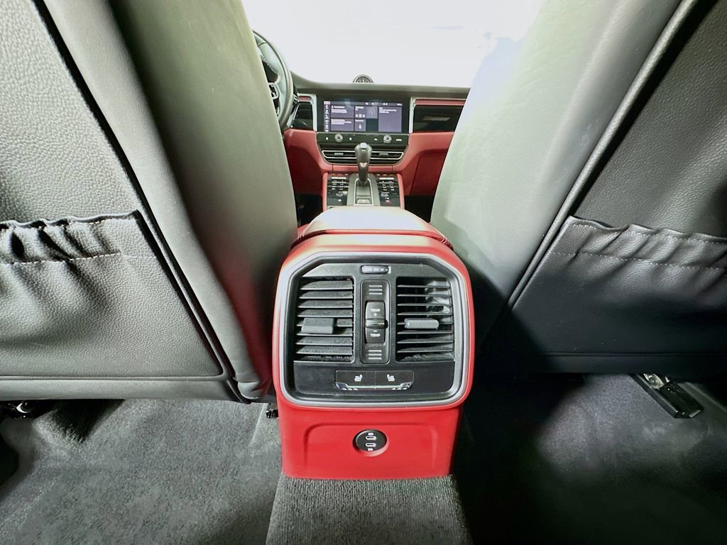 Certified 2023 Porsche Macan AWD/4WD image 26