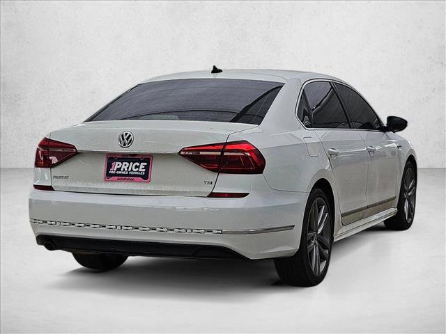 Used 2017 Volkswagen Passat 1.8T R-Line image 4