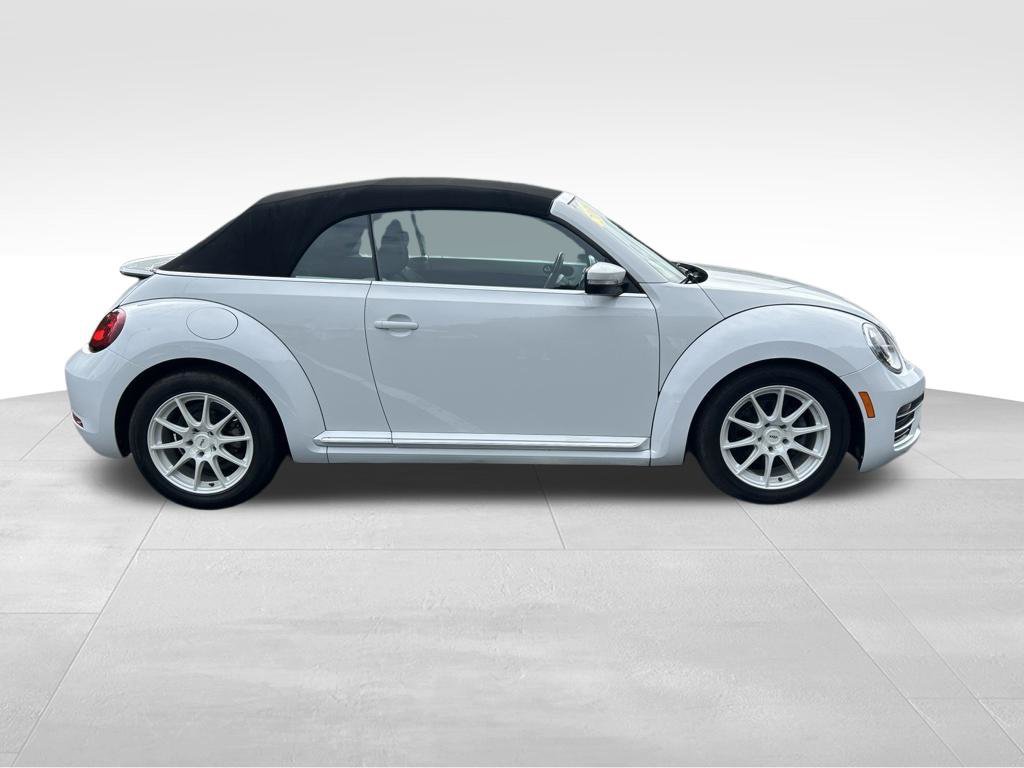 Used 2018 Volkswagen Beetle 2.0T S FWD image 12