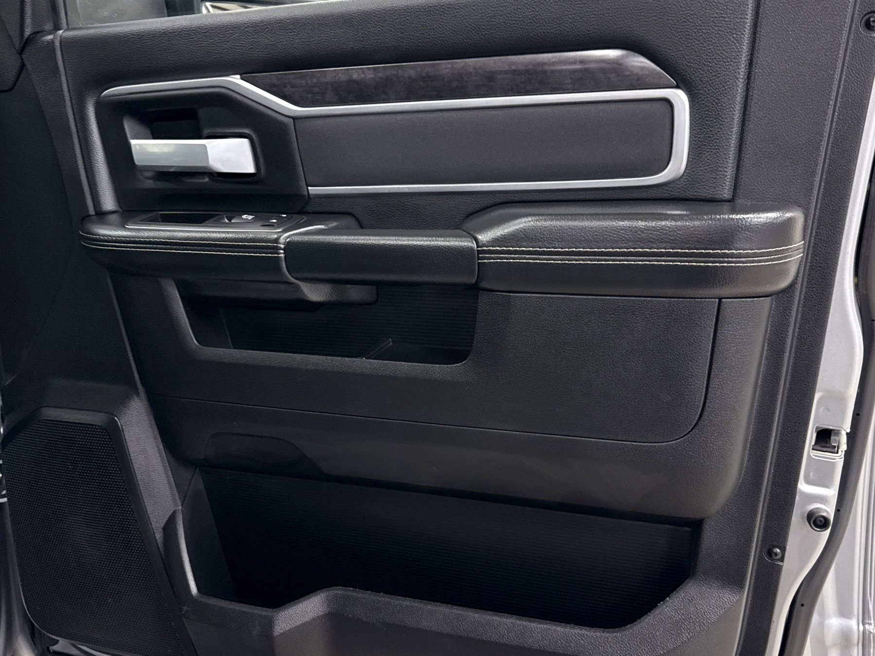 Used 2024 RAM 2500 Big Horn w/ Bed Utility Group image 21