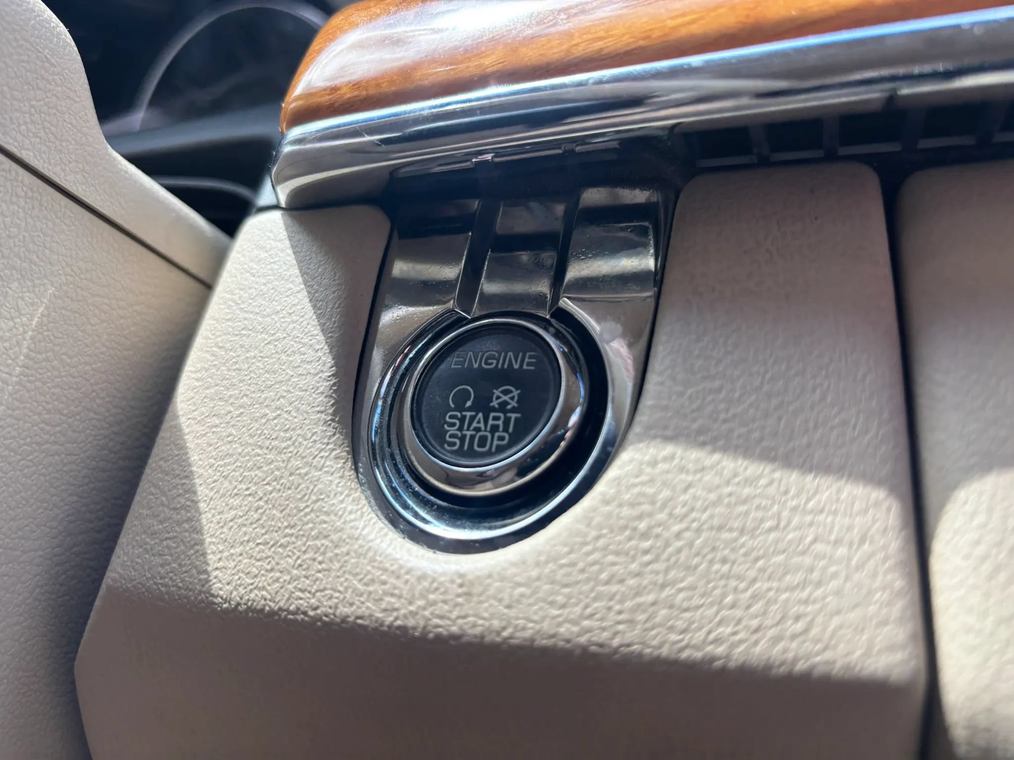 Used 2011 Lincoln MKS FWD image 31