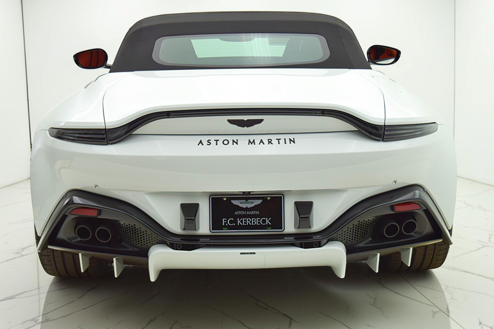 Used 2023 Aston Martin V8 Vantage Roadster RWD image 19