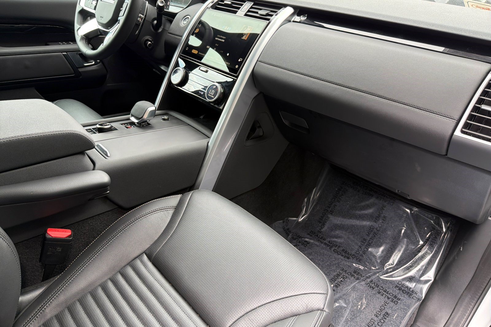 Certified 2025 Land Rover Discovery S AWD/4WD image 36