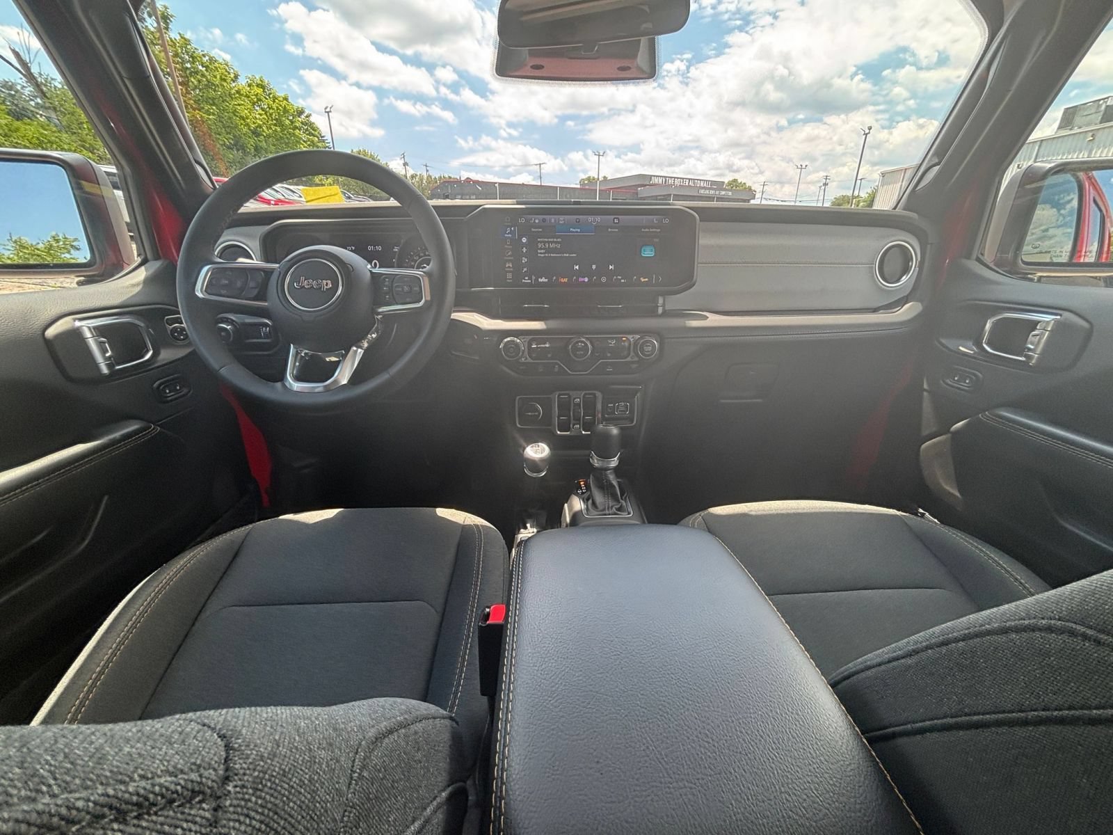 Used 2025 Jeep Wrangler Unlimited Sahara AWD/4WD image 28