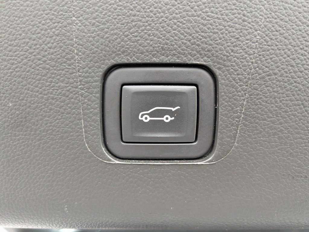 Used 2023 Chevrolet Traverse High Country image 14