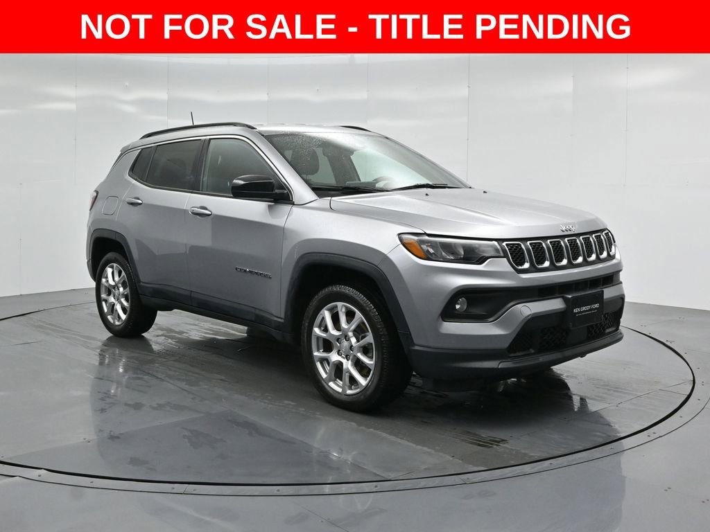 Used 2023 Jeep Compass Latitude image 1