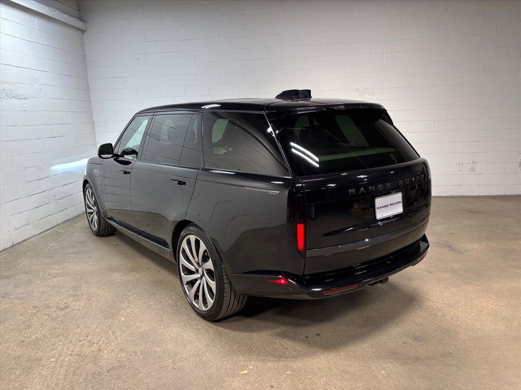 Used 2025 Land Rover Range Rover Long Wheelbase Autobiography image 9