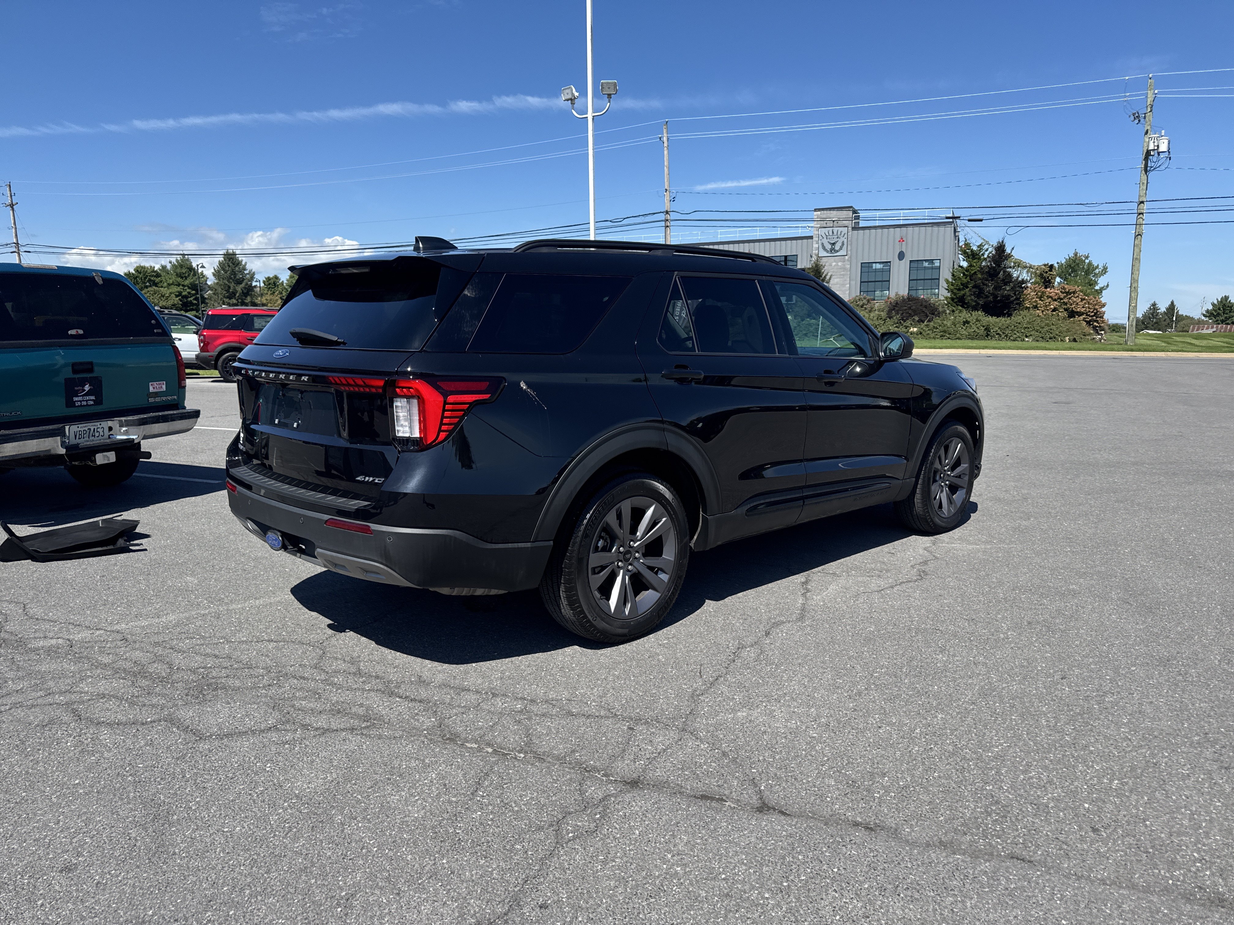 Used 2026 Ford Explorer Active w/ Active Comfort Package AWD/4WD image 3