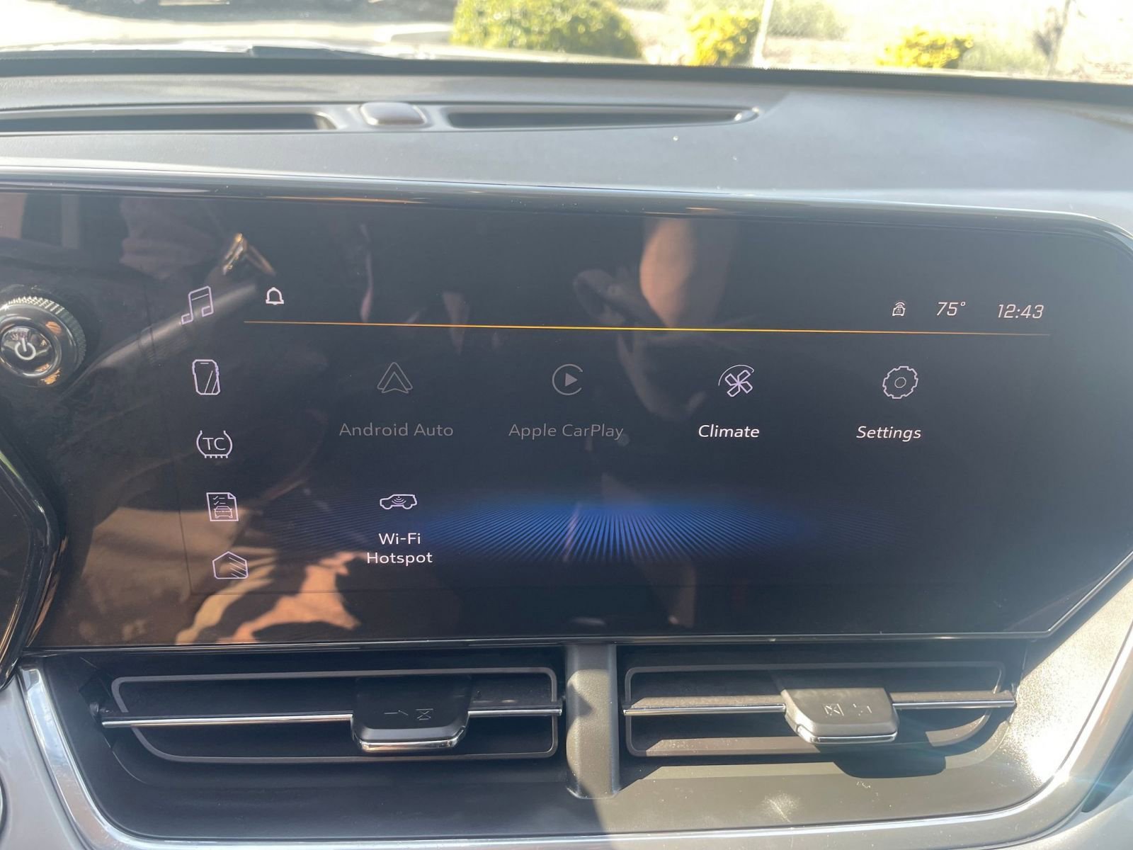 Used 2025 Chevrolet Trax LT w/ LT Convenience Package image 20