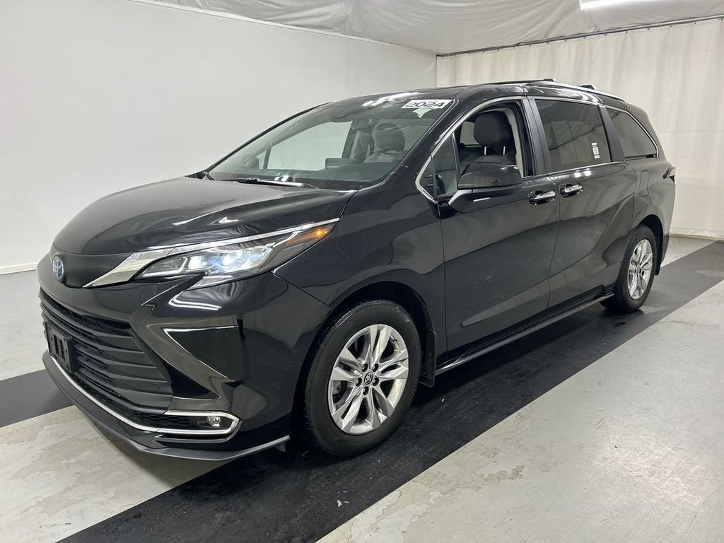 Used 2024 Toyota Sienna XLE w/ XLE Plus Package AWD/4WD image 5