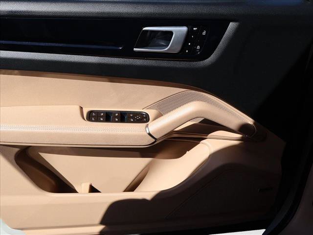 Used 2021 Porsche Cayenne AWD/4WD image 12