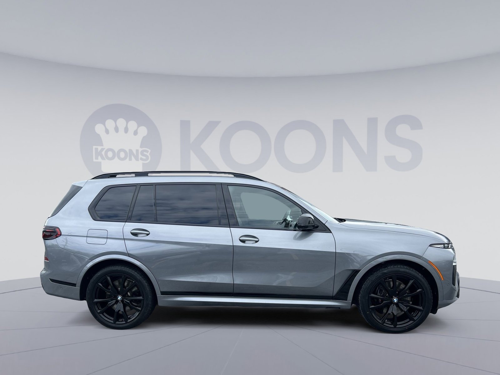 Used 2024 BMW X7 M60i w/ Executive Package image 8