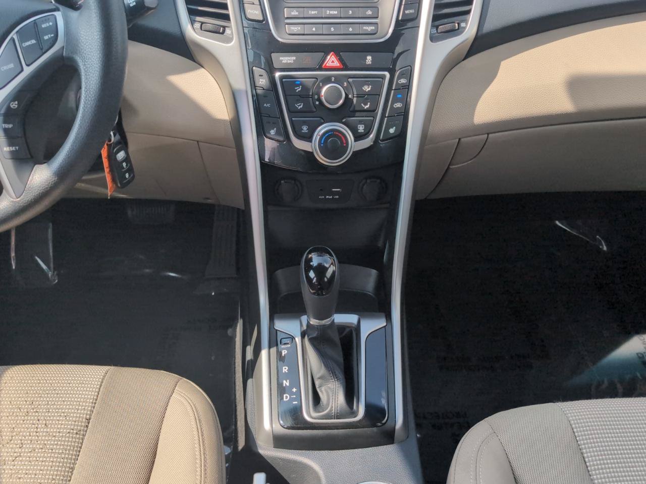 Used 2016 Hyundai Elantra GT FWD image 14