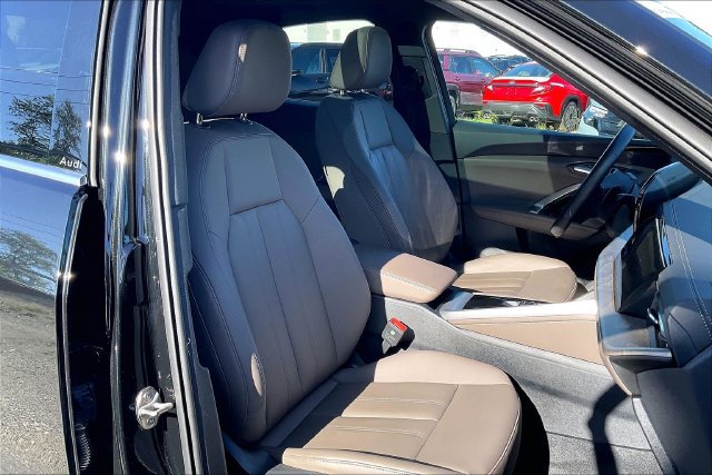 Certified 2025 Audi Q5 Premium w/ Convenience Package AWD/4WD image 7