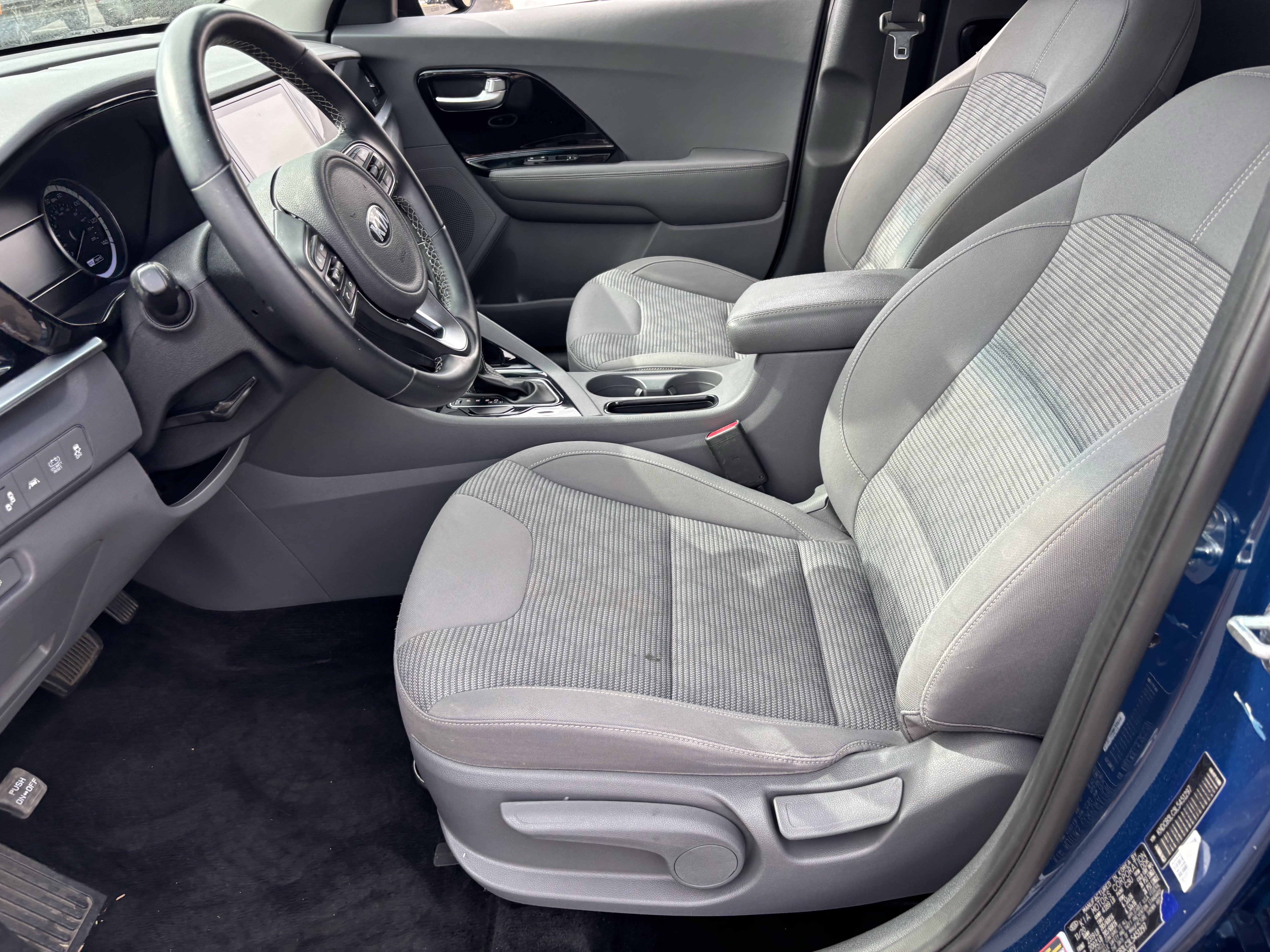 Used 2020 Kia Niro LXS FWD image 17