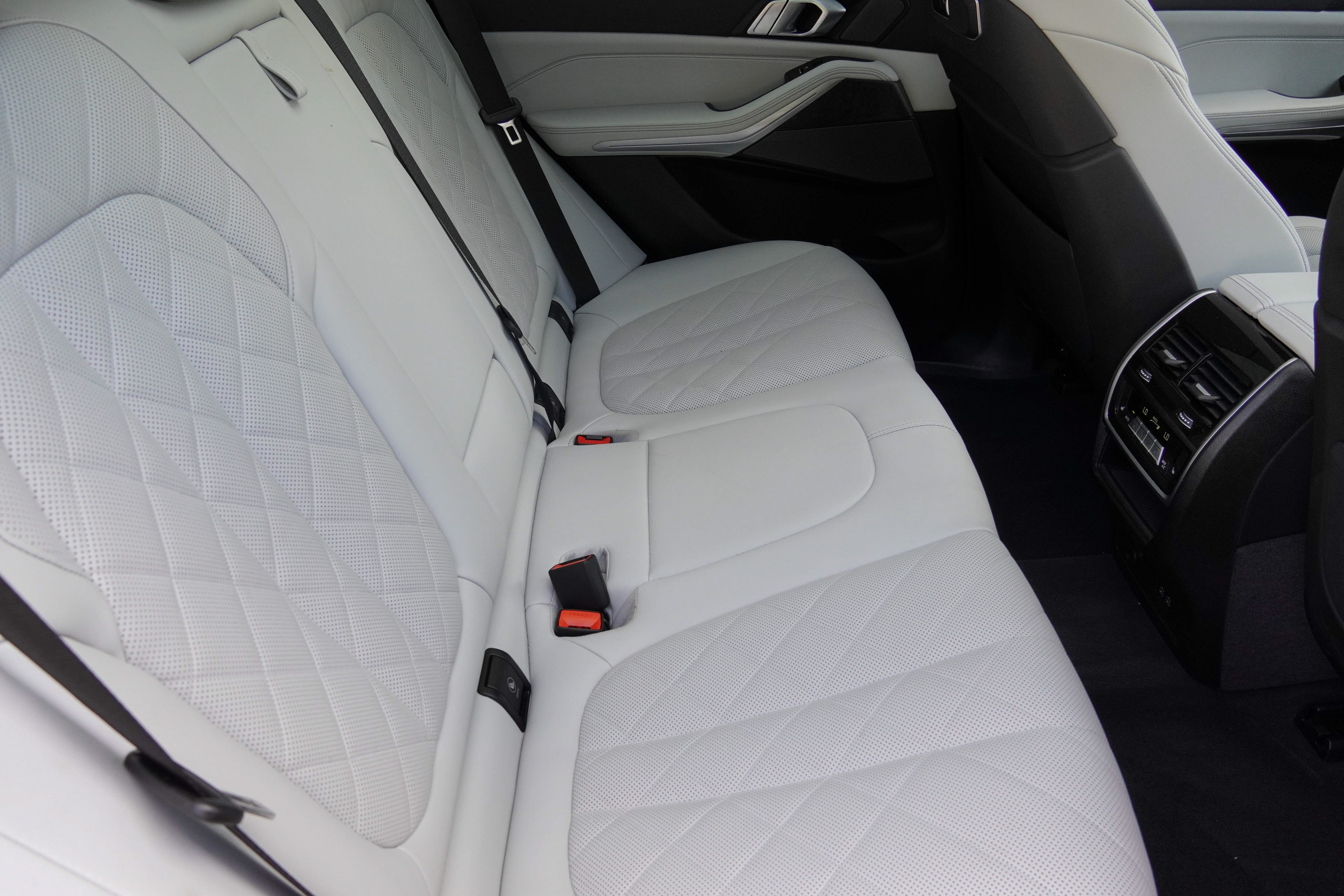 Certified 2025 BMW X5 xDrive50e w/ Climate Comfort Package AWD/4WD image 33