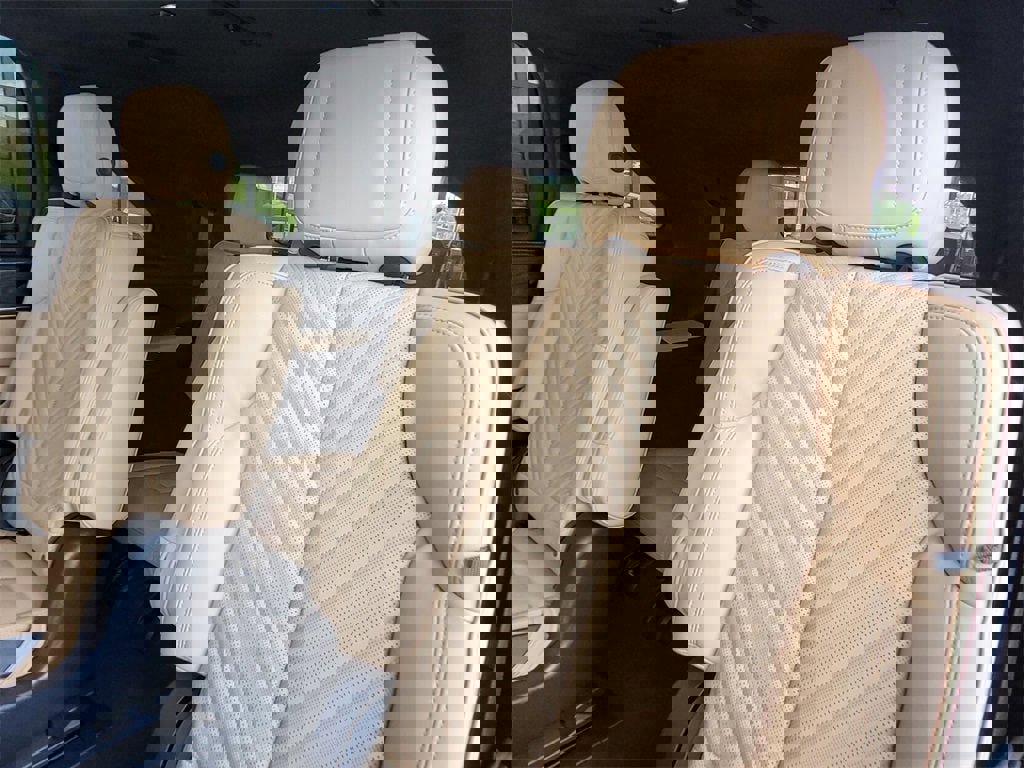 New 2025 Cadillac Escalade IQ Luxury 2 image 18