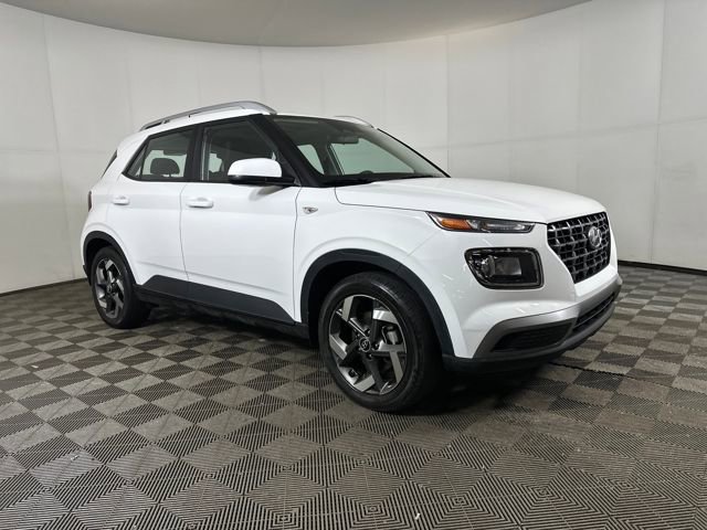 Certified 2023 Hyundai Venue SEL image 2