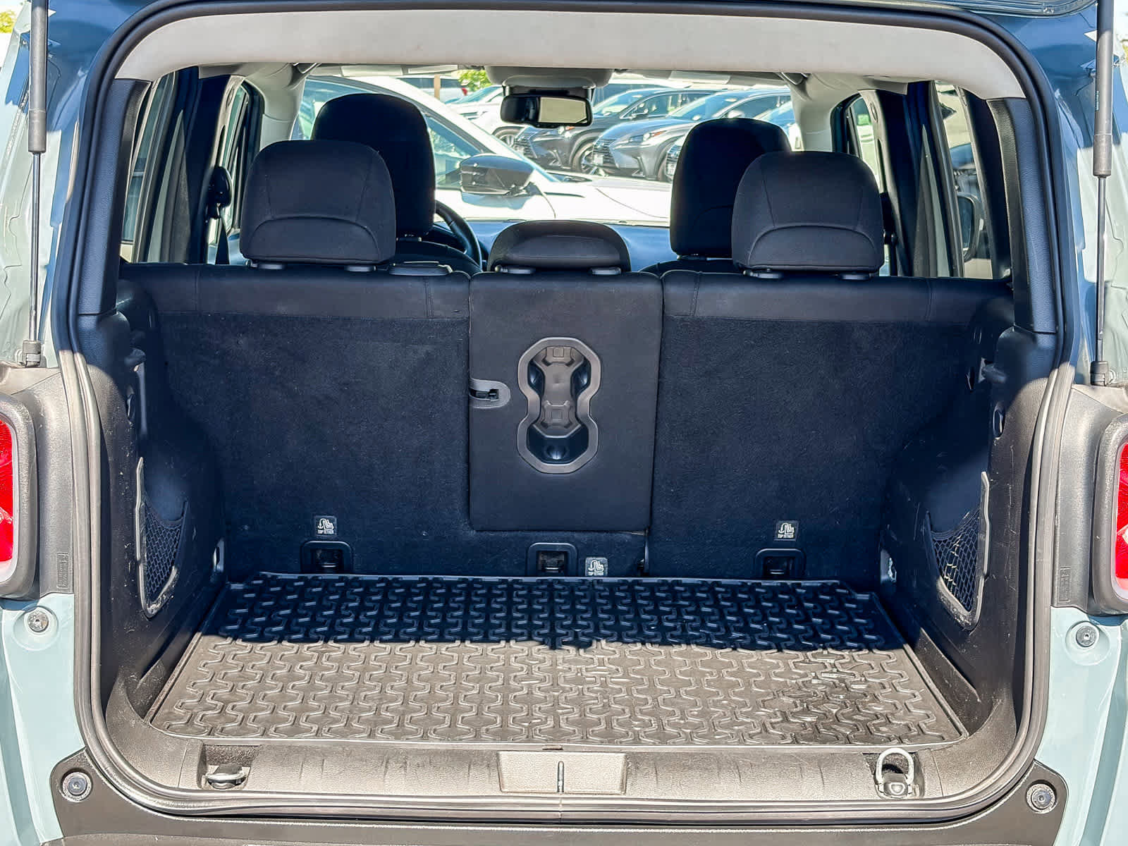 Used 2018 Jeep Renegade Trailhawk w/ Cold Weather Group II image 25