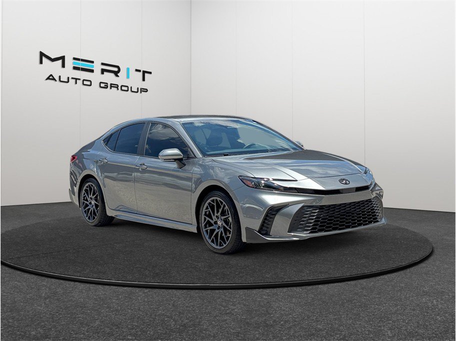 Used 2025 Toyota Camry SE FWD image 1