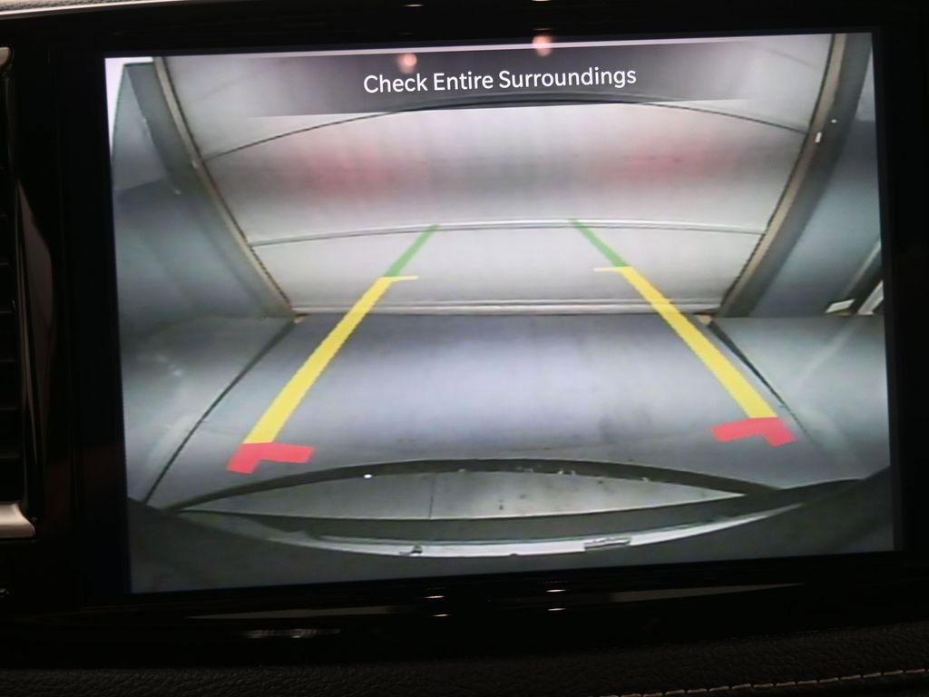Used 2023 Chrysler Pacifica Touring-L image 7