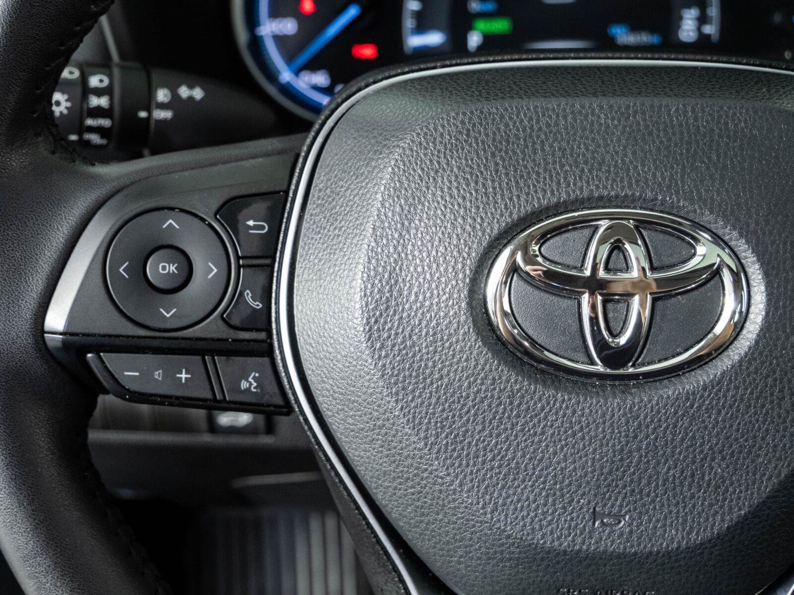 Used 2024 Toyota RAV4 XLE Premium AWD/4WD image 9