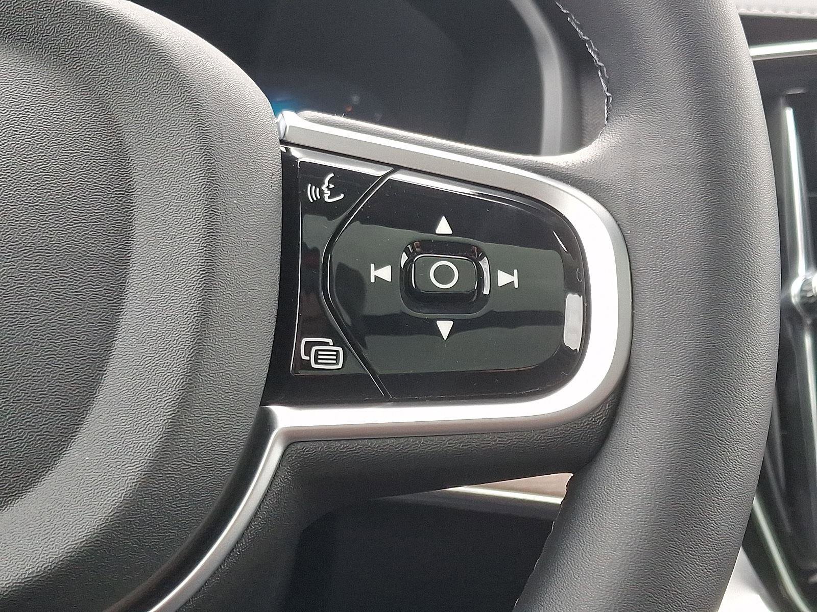 Certified 2025 Volvo XC90 B6 Plus image 25