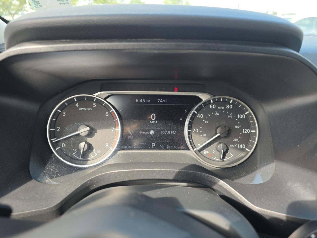 Used 2025 Nissan Rogue SV AWD/4WD image 4