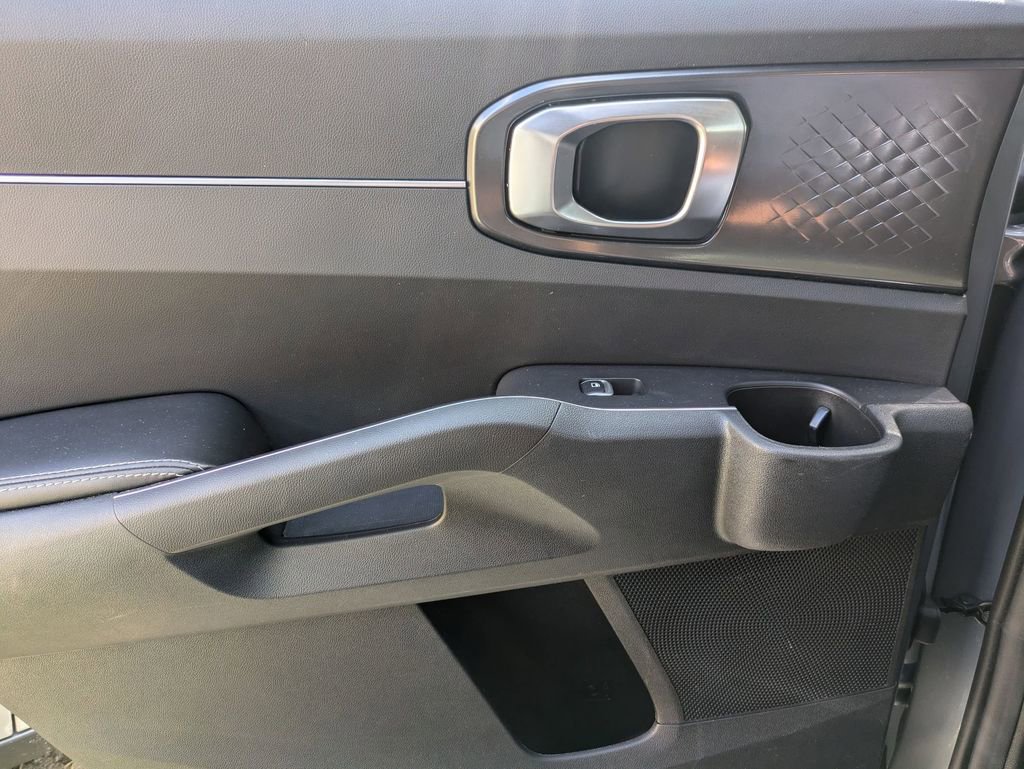 Used 2024 Kia Sorento S image 25