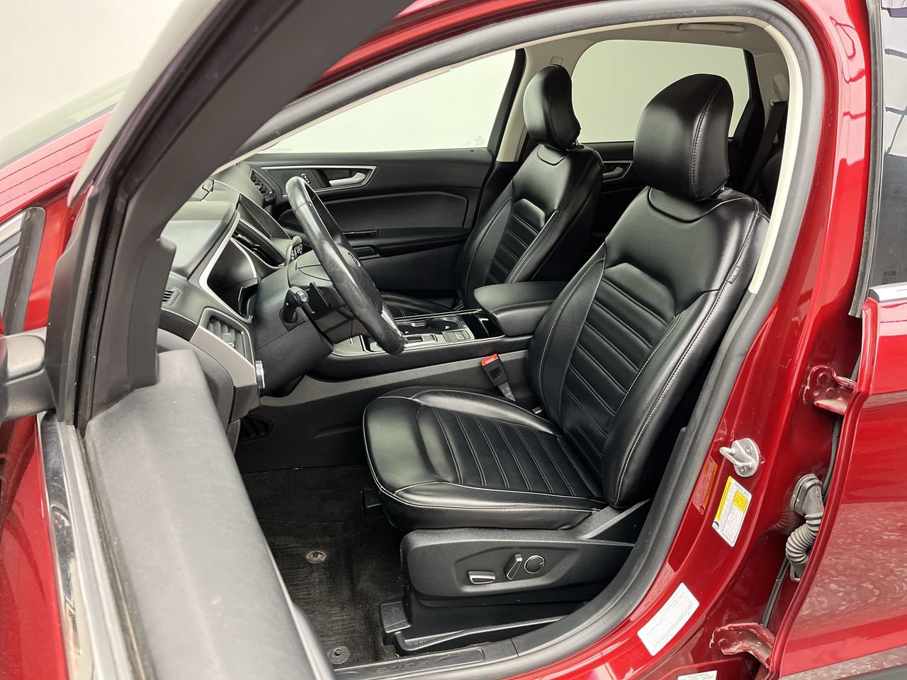 Used 2019 Ford Edge SEL w/ Cold Weather Package AWD/4WD image 10