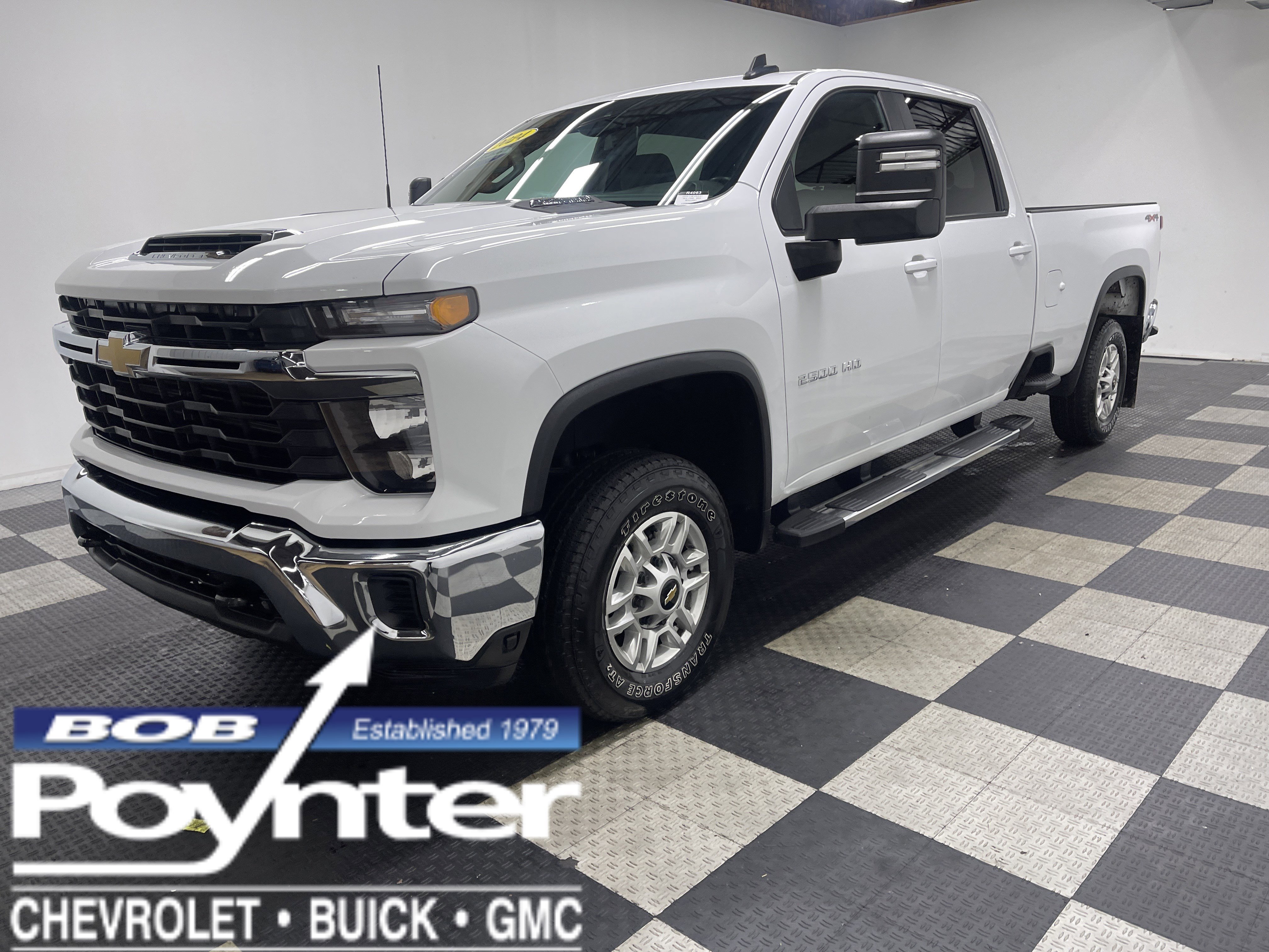 Used 2024 Chevrolet Silverado 2500 LT image 1