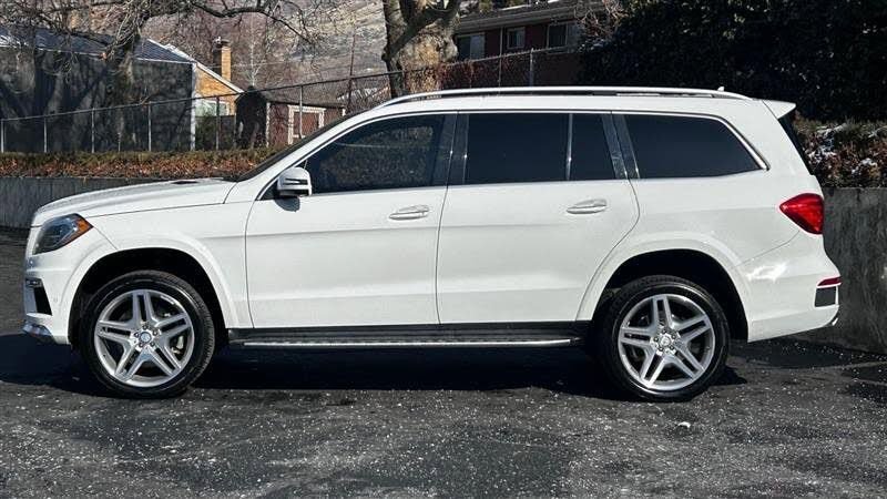 Used 2015 Mercedes-Benz GL 550 4MATIC w/ Driver Assistance Package image 2