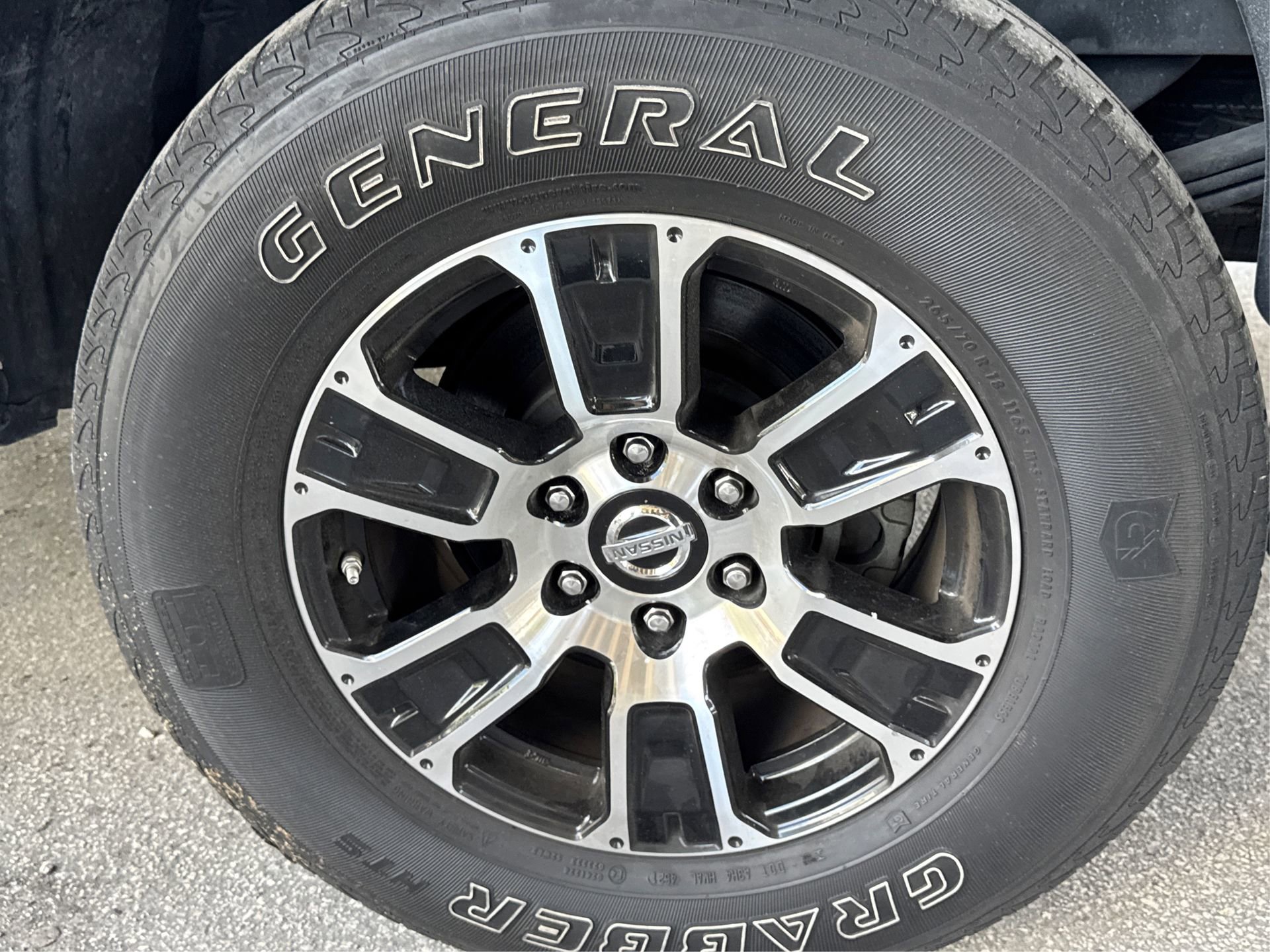 Used 2021 Nissan Titan SV w/ SV Convenience Package image 15