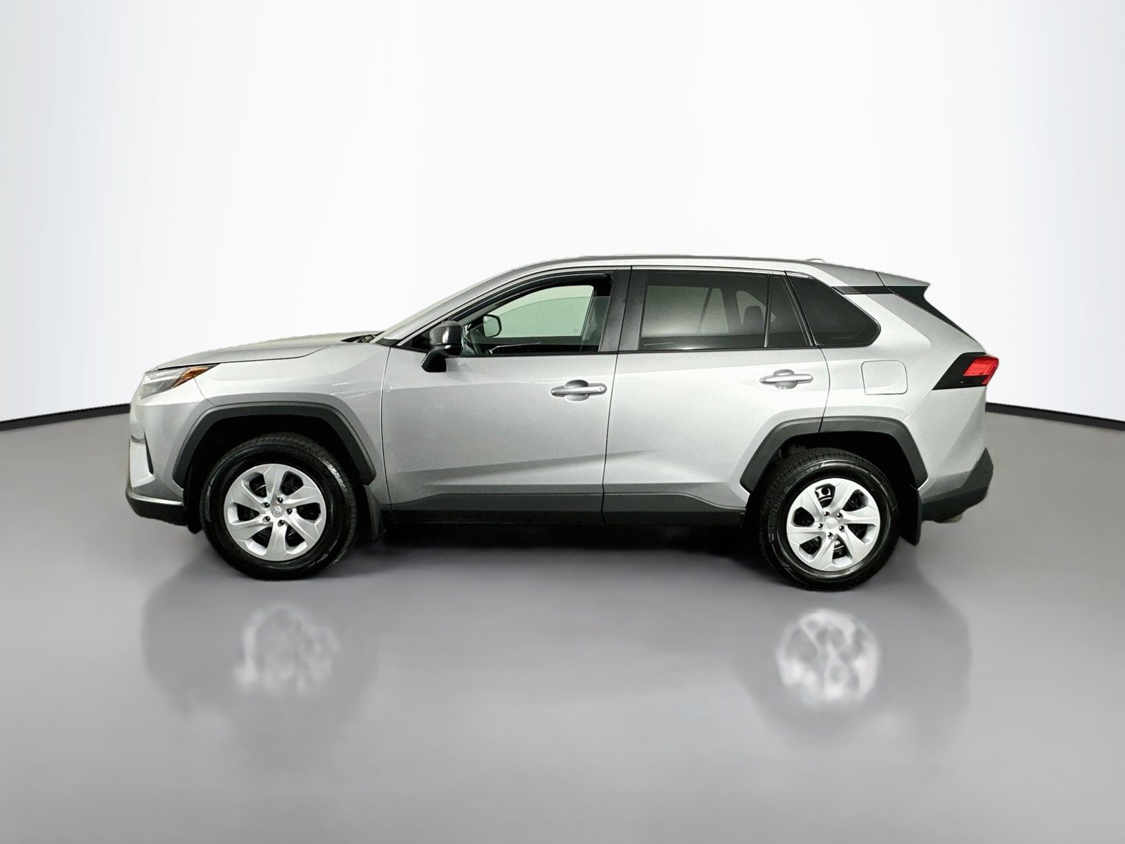 Used 2025 Toyota RAV4 LE AWD/4WD image 5