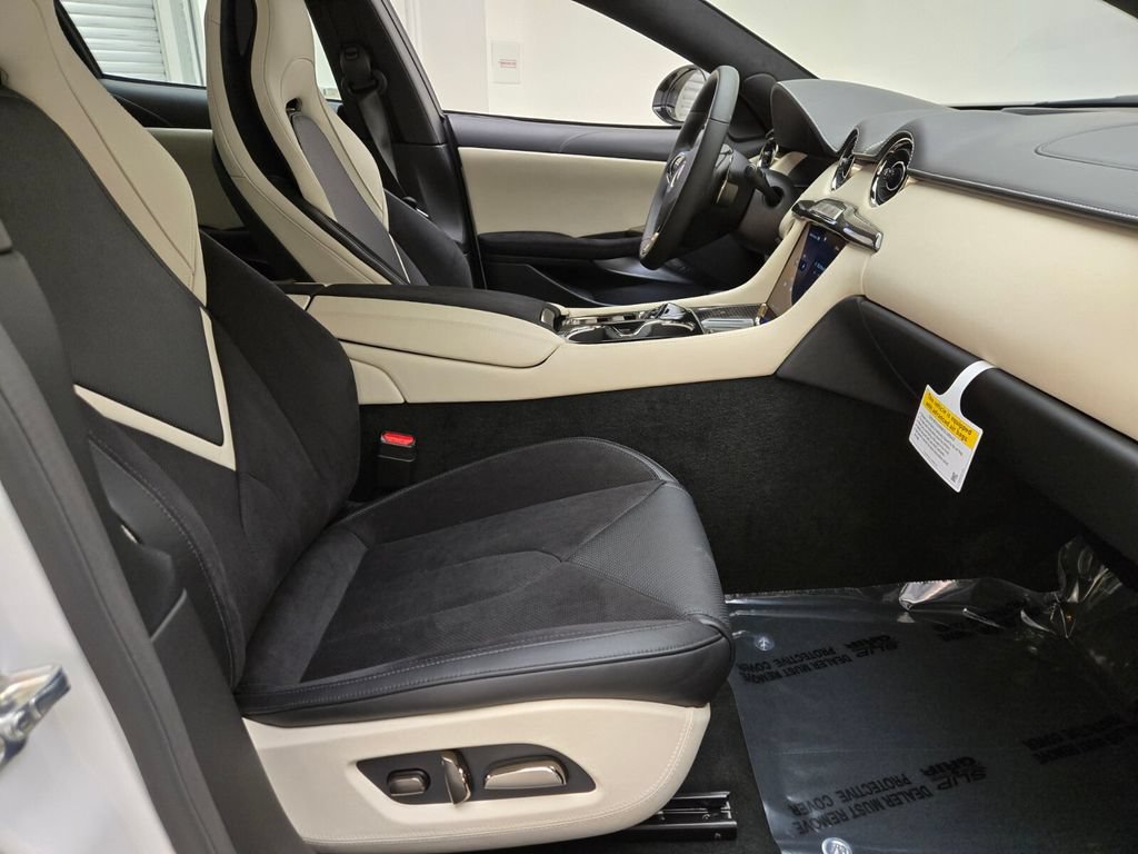 Used 2025 Karma Revero Luxury RWD image 25