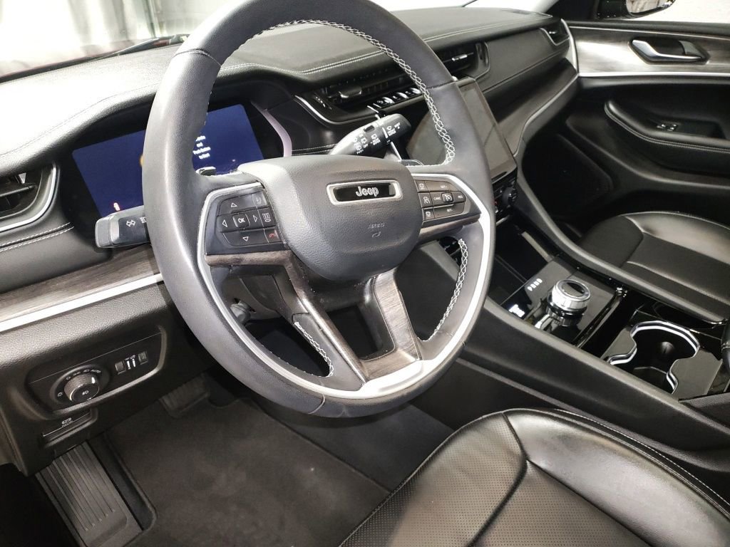 Used 2023 Jeep Grand Cherokee L Limited w/ Luxury Tech Group II AWD/4WD image 25