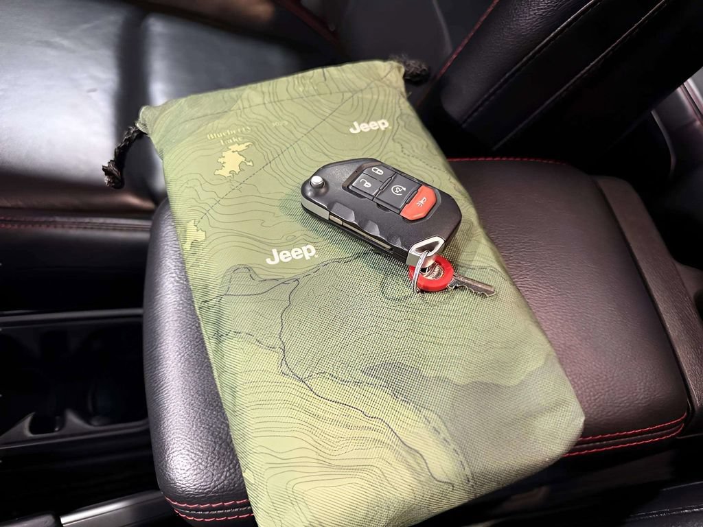 Used 2021 Jeep Wrangler Unlimited Rubicon w/ Uconnect 4C Nav & Sound Group AWD/4WD image 39