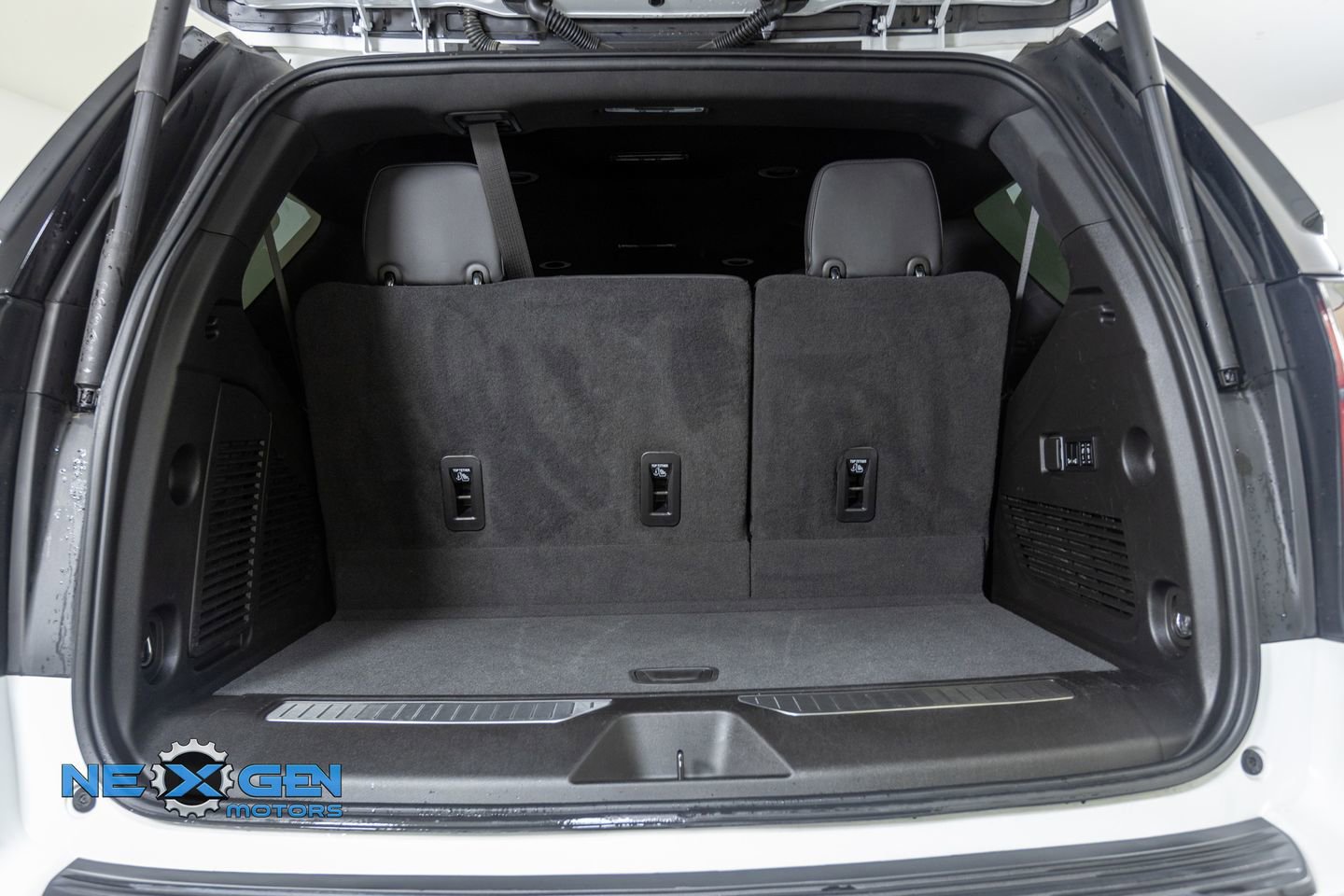 Used 2022 Chevrolet Tahoe Z71 w/ Luxury Package image 44